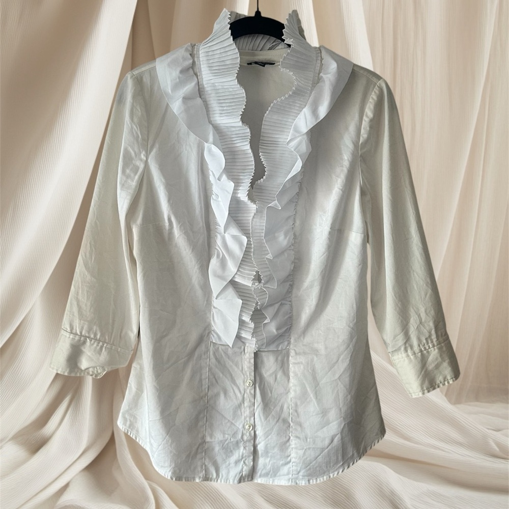 Ann Taylor White ruffled blouse with 3/4 sleeves and button-up front